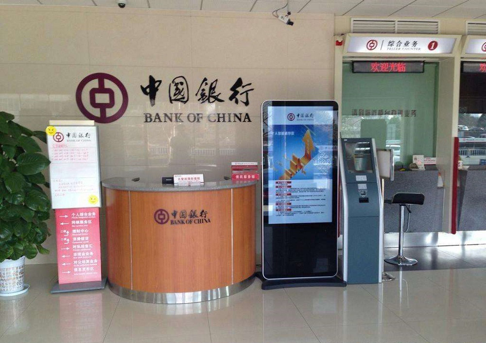 立式液晶廣告機